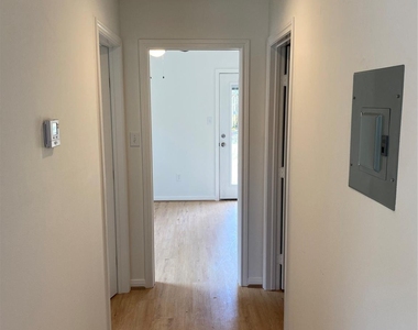 3722 Putnam Drive - Photo Thumbnail 8