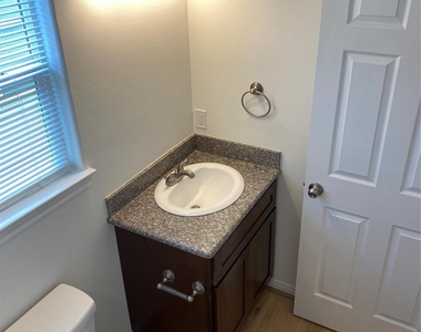 3722 Putnam Drive - Photo Thumbnail 9
