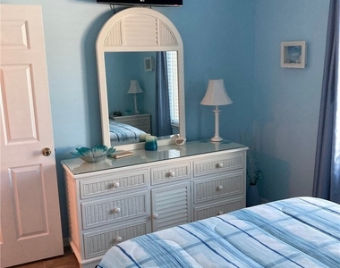 6750 Huntington Lakes Circle - Photo Thumbnail 8