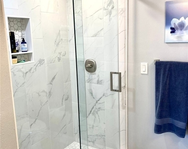6750 Huntington Lakes Circle - Photo Thumbnail 4