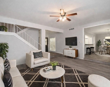 201 Vanderpool Lane - Photo Thumbnail 8