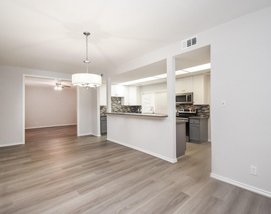 201 Vanderpool Lane - Photo Thumbnail 10