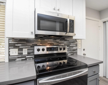 201 Vanderpool Lane - Photo Thumbnail 17
