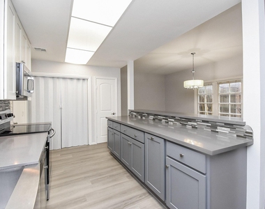 201 Vanderpool Lane - Photo Thumbnail 18