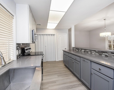 201 Vanderpool Lane - Photo Thumbnail 15