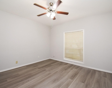 201 Vanderpool Lane - Photo Thumbnail 29