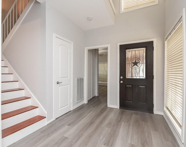 201 Vanderpool Lane - Photo Thumbnail 2