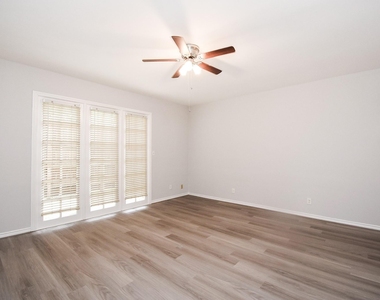 201 Vanderpool Lane - Photo Thumbnail 7