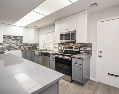 201 Vanderpool Lane - Photo Thumbnail 14