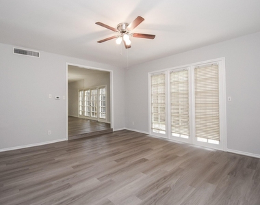201 Vanderpool Lane - Photo Thumbnail 6
