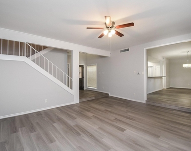201 Vanderpool Lane - Photo Thumbnail 9