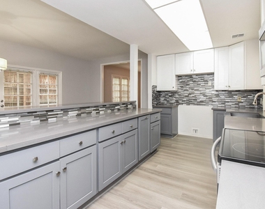 201 Vanderpool Lane - Photo Thumbnail 13