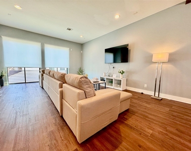1914 Blodgett Street - Photo Thumbnail 14