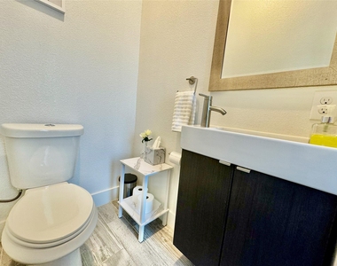 1914 Blodgett Street - Photo Thumbnail 12