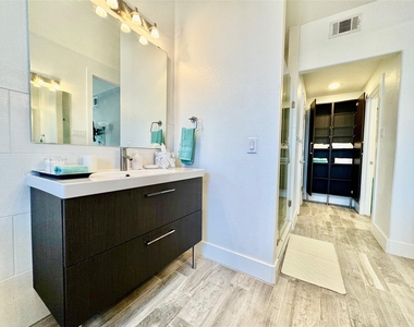 1914 Blodgett Street - Photo Thumbnail 35