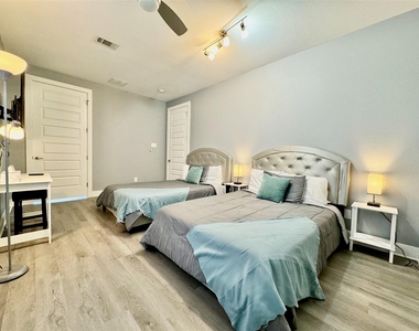 1914 Blodgett Street - Photo Thumbnail 5