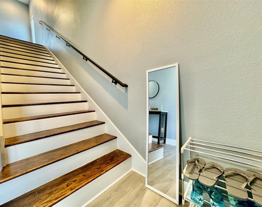 1914 Blodgett Street - Photo Thumbnail 9