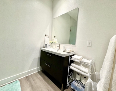 1914 Blodgett Street - Photo Thumbnail 7