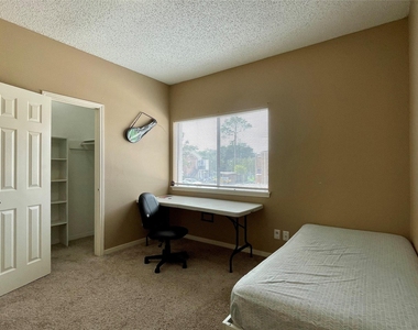 10130 Waterstone Drive - Photo Thumbnail 4