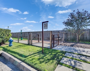 5702 Rucio Lane - Photo Thumbnail 28
