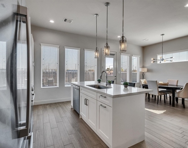 5702 Rucio Lane - Photo Thumbnail 11
