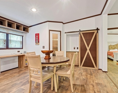 271 Shoreline Drive - Photo Thumbnail 12