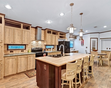 271 Shoreline Drive - Photo Thumbnail 9