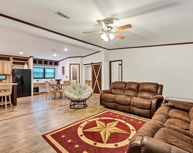271 Shoreline Drive - Photo Thumbnail 5