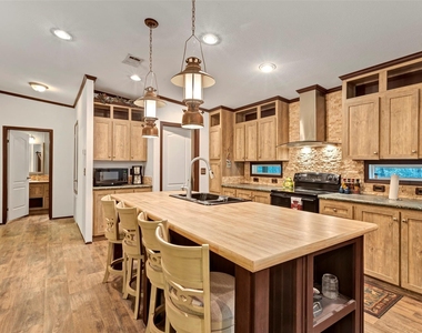 271 Shoreline Drive - Photo Thumbnail 7