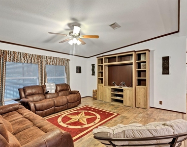 271 Shoreline Drive - Photo Thumbnail 3