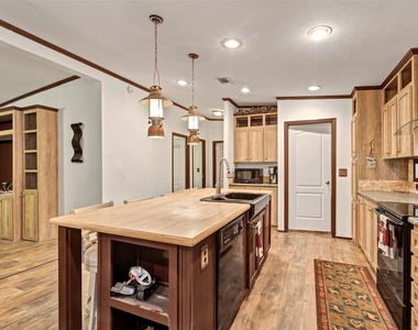 271 Shoreline Drive - Photo Thumbnail 6