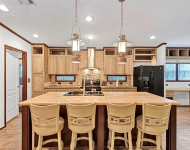 271 Shoreline Drive - Photo Thumbnail 8