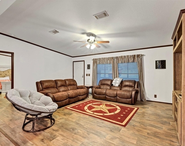 271 Shoreline Drive - Photo Thumbnail 4