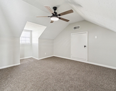 801 Woodcrest Drive - Photo Thumbnail 15
