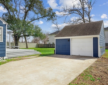 801 Woodcrest Drive - Photo Thumbnail 16