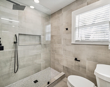 801 Woodcrest Drive - Photo Thumbnail 11