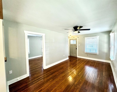 1018 Dunbar Street - Photo Thumbnail 9