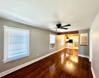 1018 Dunbar Street - Photo Thumbnail 8