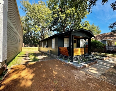 1018 Dunbar Street - Photo Thumbnail 1