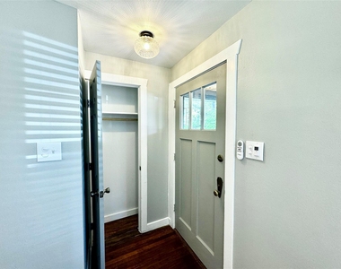 1018 Dunbar Street - Photo Thumbnail 6