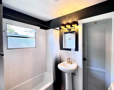 1018 Dunbar Street - Photo Thumbnail 27