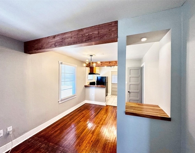 1018 Dunbar Street - Photo Thumbnail 10