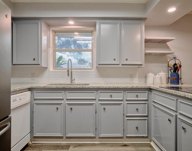 9326 Kostelnik Street - Photo Thumbnail 17