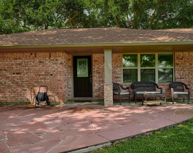 9326 Kostelnik Street - Photo Thumbnail 7