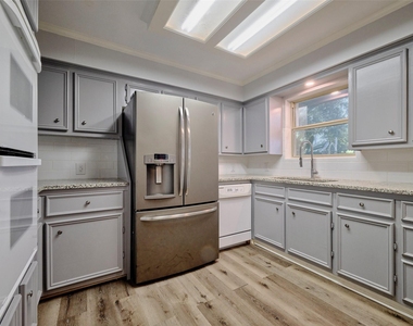 9326 Kostelnik Street - Photo Thumbnail 18