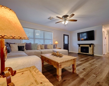 9326 Kostelnik Street - Photo Thumbnail 11
