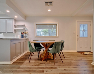 9326 Kostelnik Street - Photo Thumbnail 14