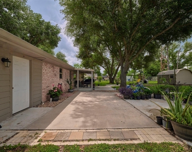 9326 Kostelnik Street - Photo Thumbnail 41