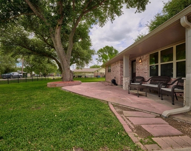 9326 Kostelnik Street - Photo Thumbnail 6