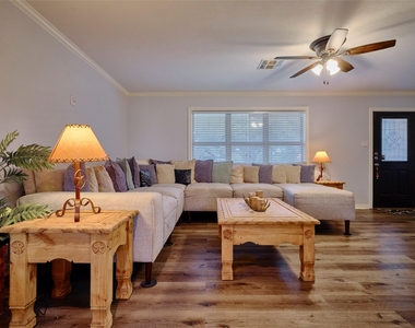9326 Kostelnik Street - Photo Thumbnail 10